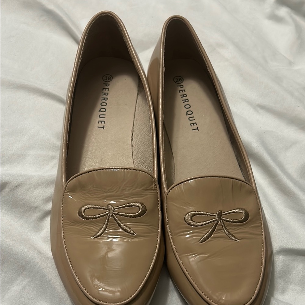 Tan Flats with Bow Detail and Glossy Finish
